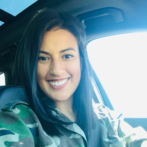 Meet your Posher, Marcela - Picture 1 of 1